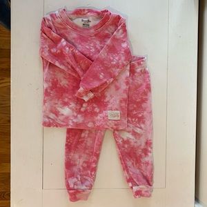 Pink tie-dye pajama set. 12-18 months. Good condition.